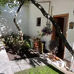 Free Parking Music And Garden Apartment *