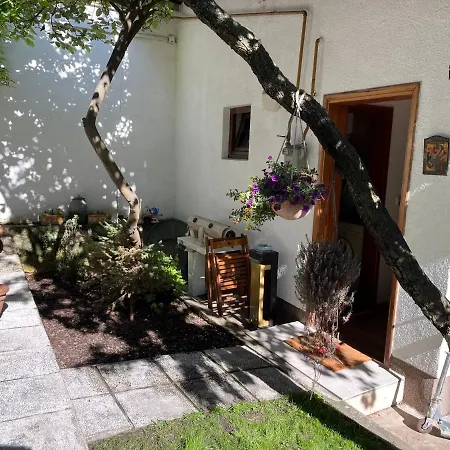 Music And Garden Apartment *